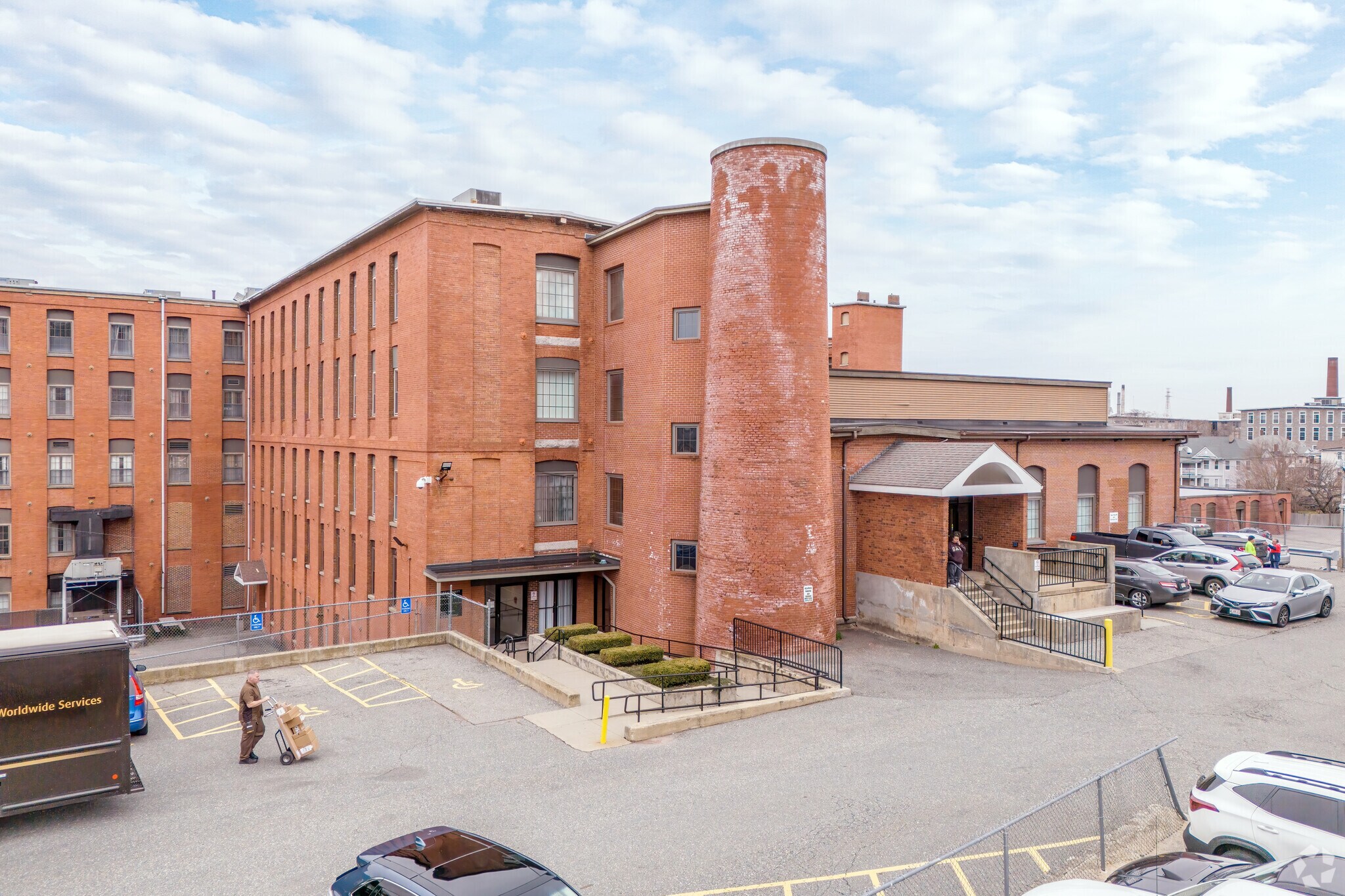 1565-1567 N Main St, Fall River, MA à louer Photo du bâtiment- Image 1 de 6