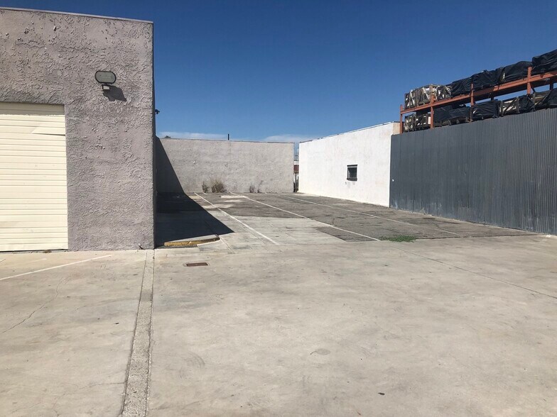 14655-14657 Lull St, Van Nuys, CA à vendre - Photo du bâtiment - Image 3 de 5