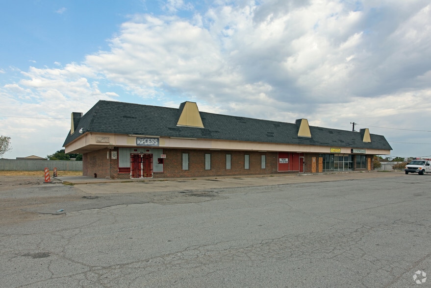 1011 S Walton Walker Blvd, Dallas, TX for lease - Primary Photo - Image 1 of 2