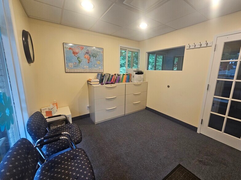 124 Main St, Huntington, NY à louer - Photo du bâtiment - Image 2 de 17