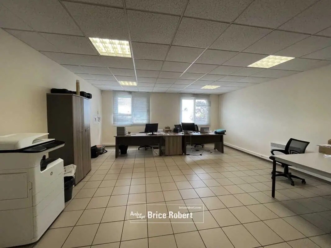 Flex in Chassieu for lease Interior Photo- Image 1 of 3