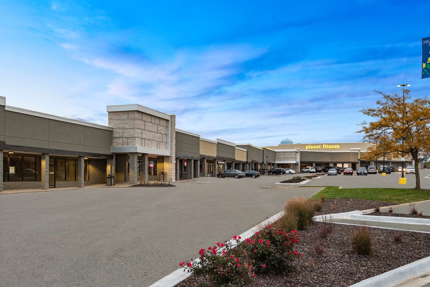 276-346 SW Blue Pky, Lee's Summit, MO for lease - Building Photo - Image 3 of 9