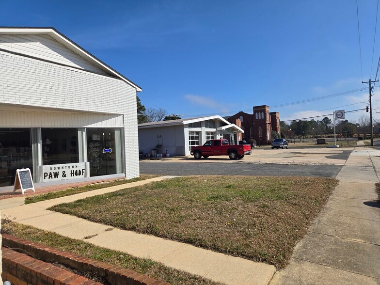 127 S Main St, Norwood, NC à vendre - Photo du bâtiment - Image 3 de 8