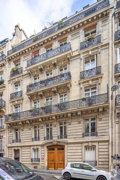 98 Rue De Miromesnil, Paris à vendre - Photo du bâtiment - Image 2 de 14