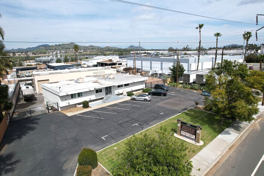 7265 Jurupa Ave, Riverside, CA à louer - Photo du bâtiment - Image 2 de 4