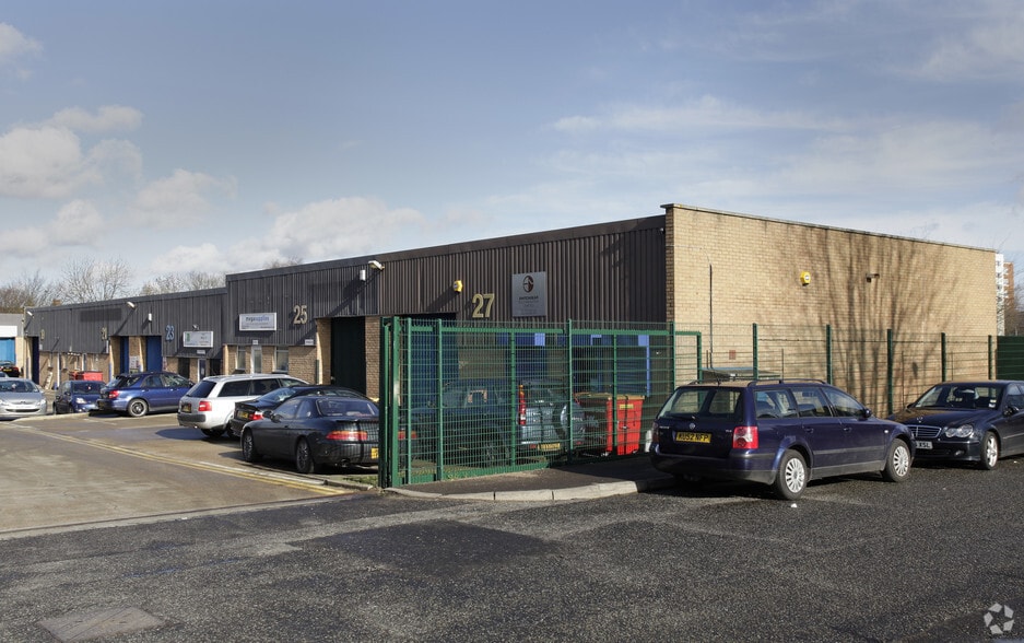 19-27 Horatius Way, Croydon for lease - Primary Photo - Image 1 of 7