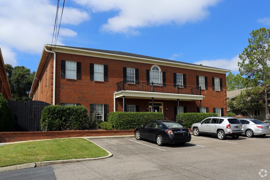 1110 Hillcrest Rd, Mobile, AL for lease - Primary Photo - Image 1 of 6
