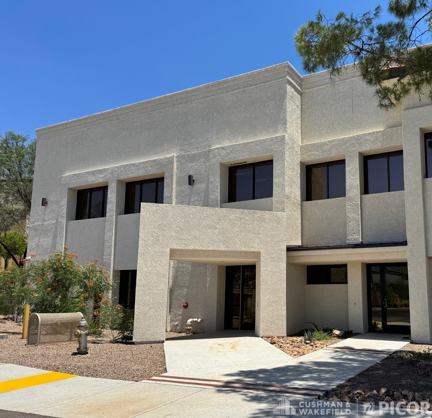 655 E River Rd, Tucson, AZ à louer Photo du bâtiment- Image 1 de 4