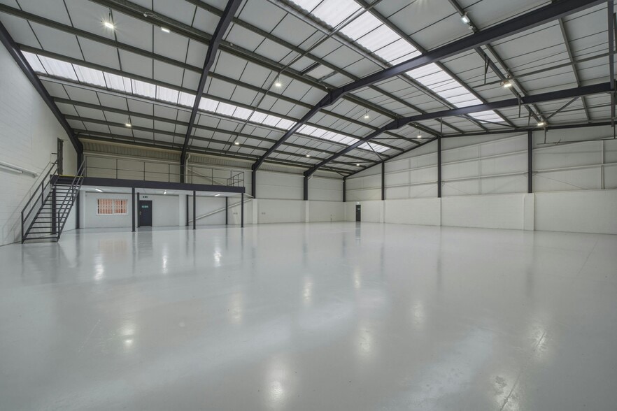 Whittle Clos, Daventry for lease - Building Photo - Image 3 of 8