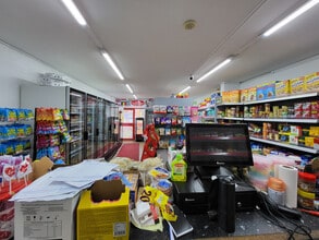 854 Chester Rd, Manchester for lease Interior Photo- Image 1 of 4
