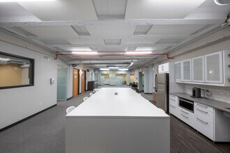 2375 W University Ave, Saint Paul, MN for lease Building Photo- Image 2 of 10