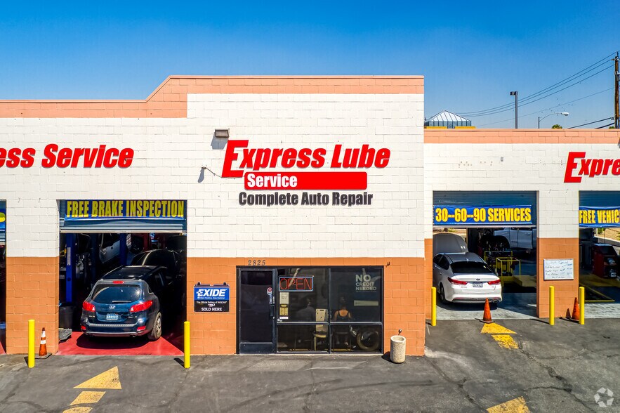 2825 S Nellis Blvd, Las Vegas, NV à vendre - Photo du bâtiment - Image 2 de 6