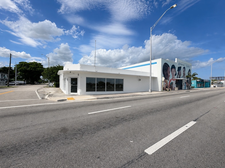 3045 W Broward Blvd, Fort Lauderdale, FL for lease - Building Photo - Image 3 of 15