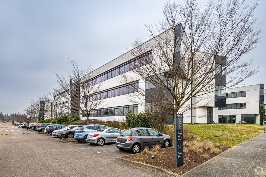 Office in Saint-Priest for lease - Building Photo - Image 2 of 12