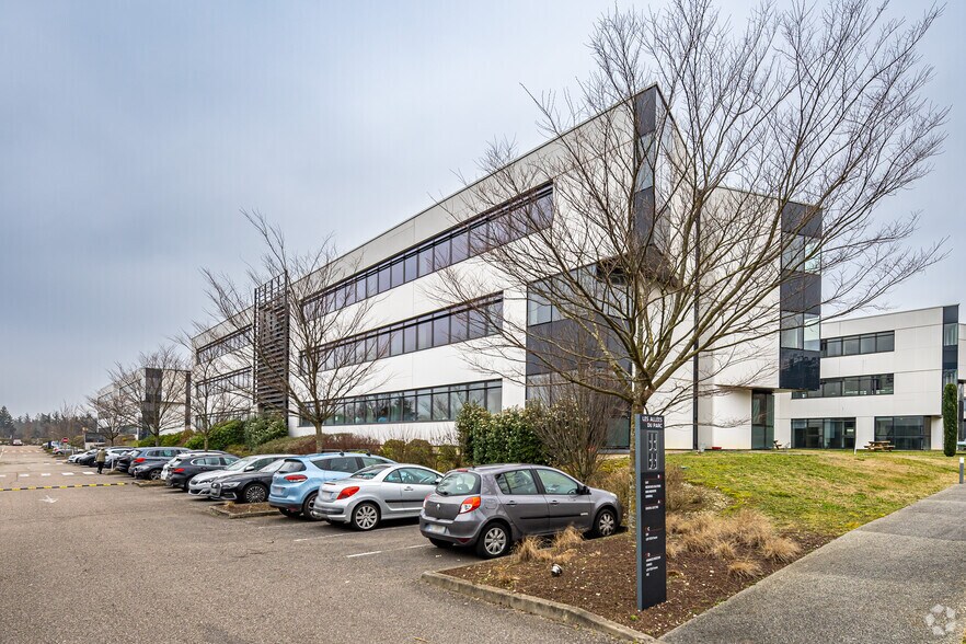 Bureau dans Saint-Priest à louer - Photo du bâtiment - Image 2 de 12