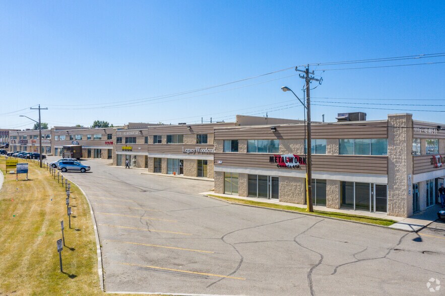 5057-5061 11 St SE, Calgary, AB à vendre - Photo du bâtiment - Image 1 de 1