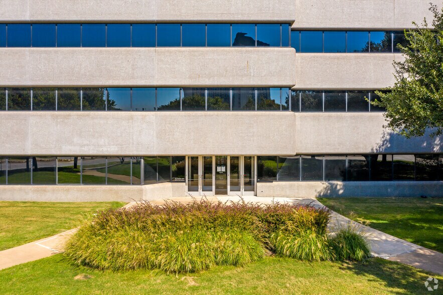 8505 Freeport Pky, Irving, TX à louer - Photo du bâtiment - Image 3 de 10