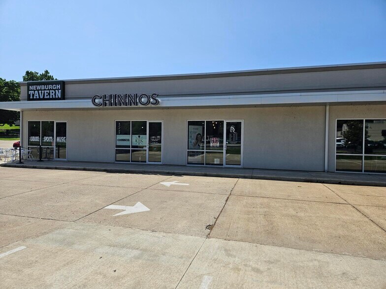 707 W State St, Newburgh, IN à louer - Photo du bâtiment - Image 2 de 13