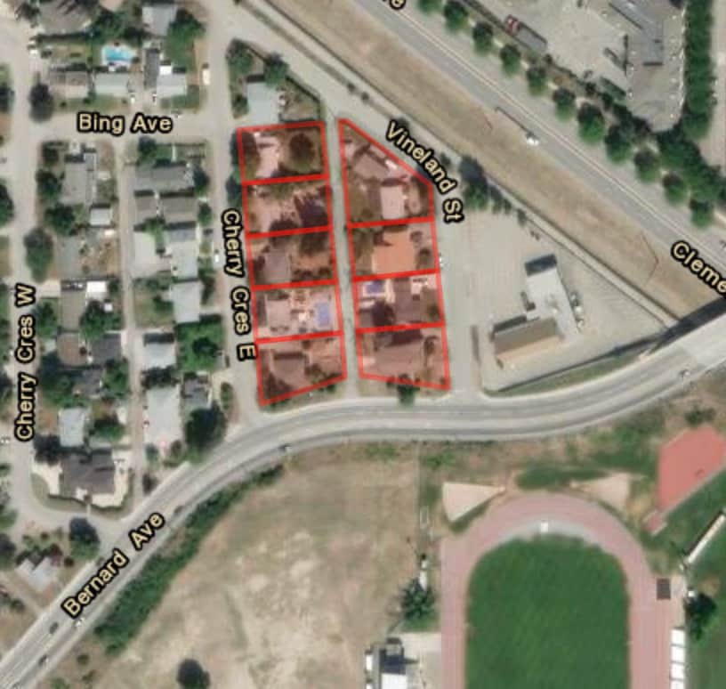 1722 Bernard Av, Kelowna, BC for sale Primary Photo- Image 1 of 2