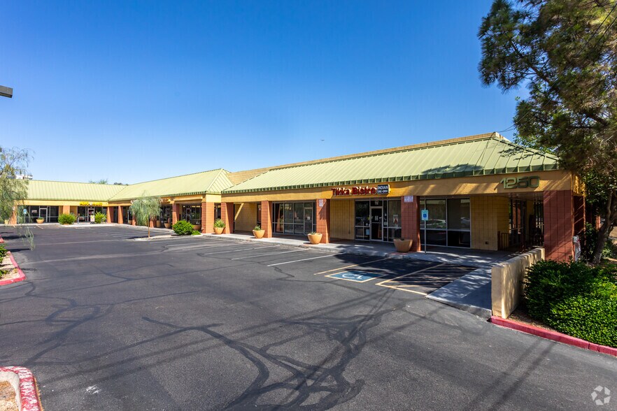 1250 E Apache Blvd, Tempe, AZ à louer - Photo du bâtiment - Image 3 de 3