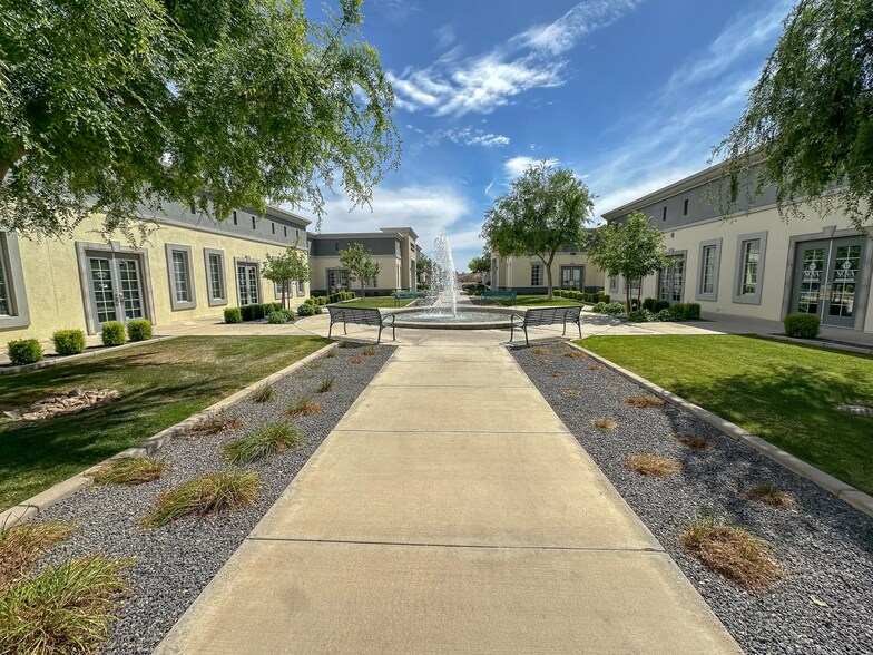 690 E Warner Rd, Gilbert, AZ à louer - Photo du bâtiment - Image 3 de 12