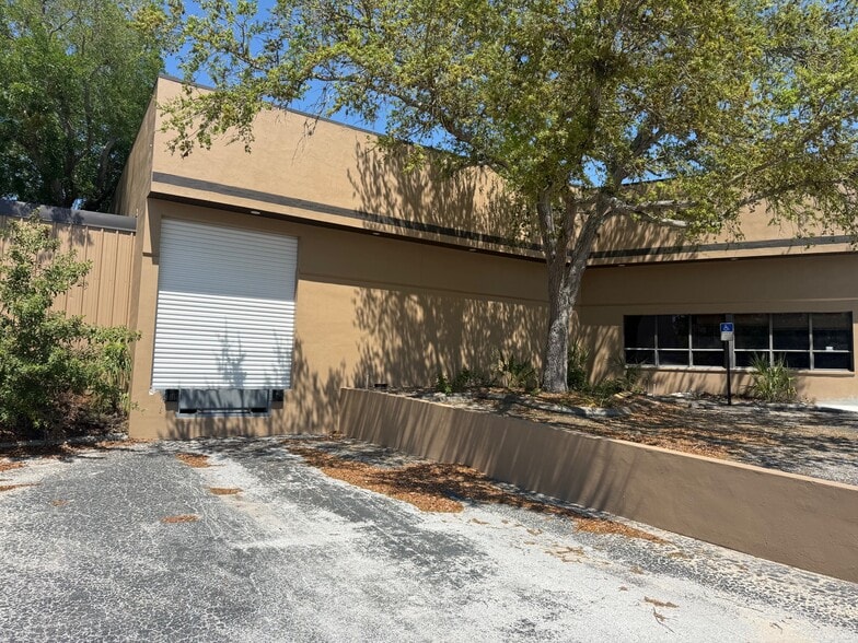1091 Progress Ct, Palm Harbor, FL for lease - Building Photo - Image 3 of 10