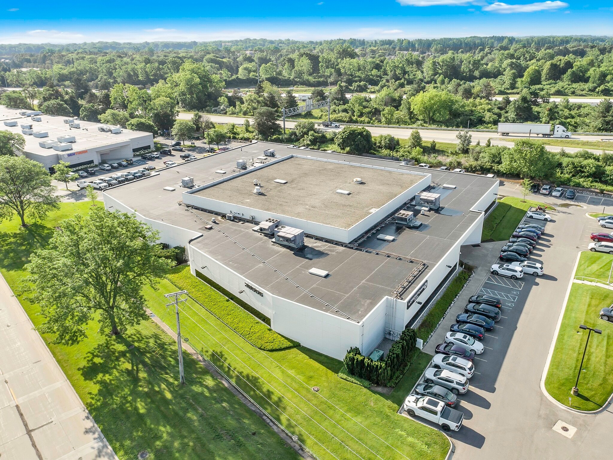 38555 Hills Tech Dr, Farmington Hills, MI for lease Building Photo- Image 1 of 10