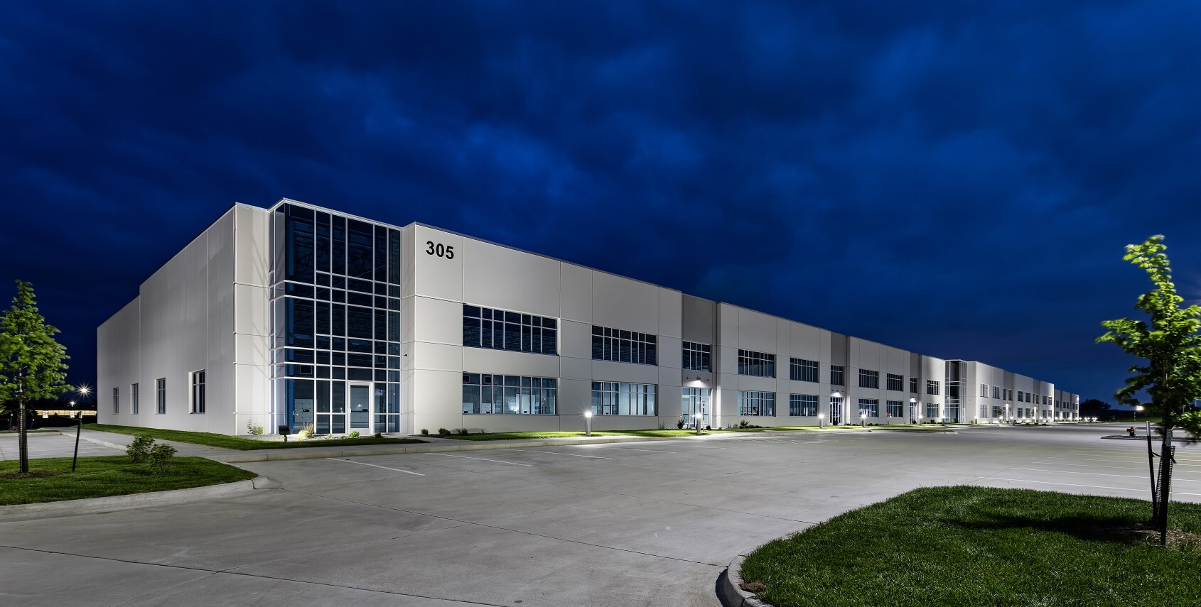 305 Adventureland Drive NW, Altoona, IA for lease Primary Photo- Image 1 of 12