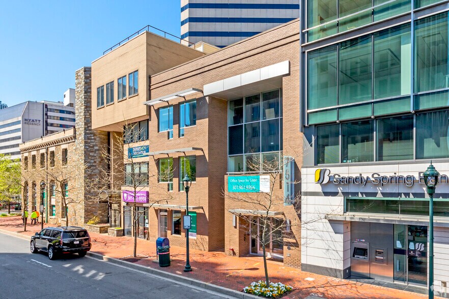 7514 Wisconsin Ave, Bethesda, MD à louer - Photo du bâtiment - Image 3 de 8