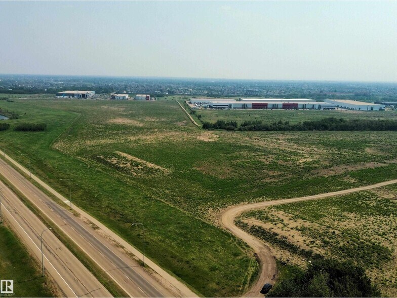 16003 Campbell Rd, Edmonton, AB à vendre - Photo du bâtiment - Image 3 de 6