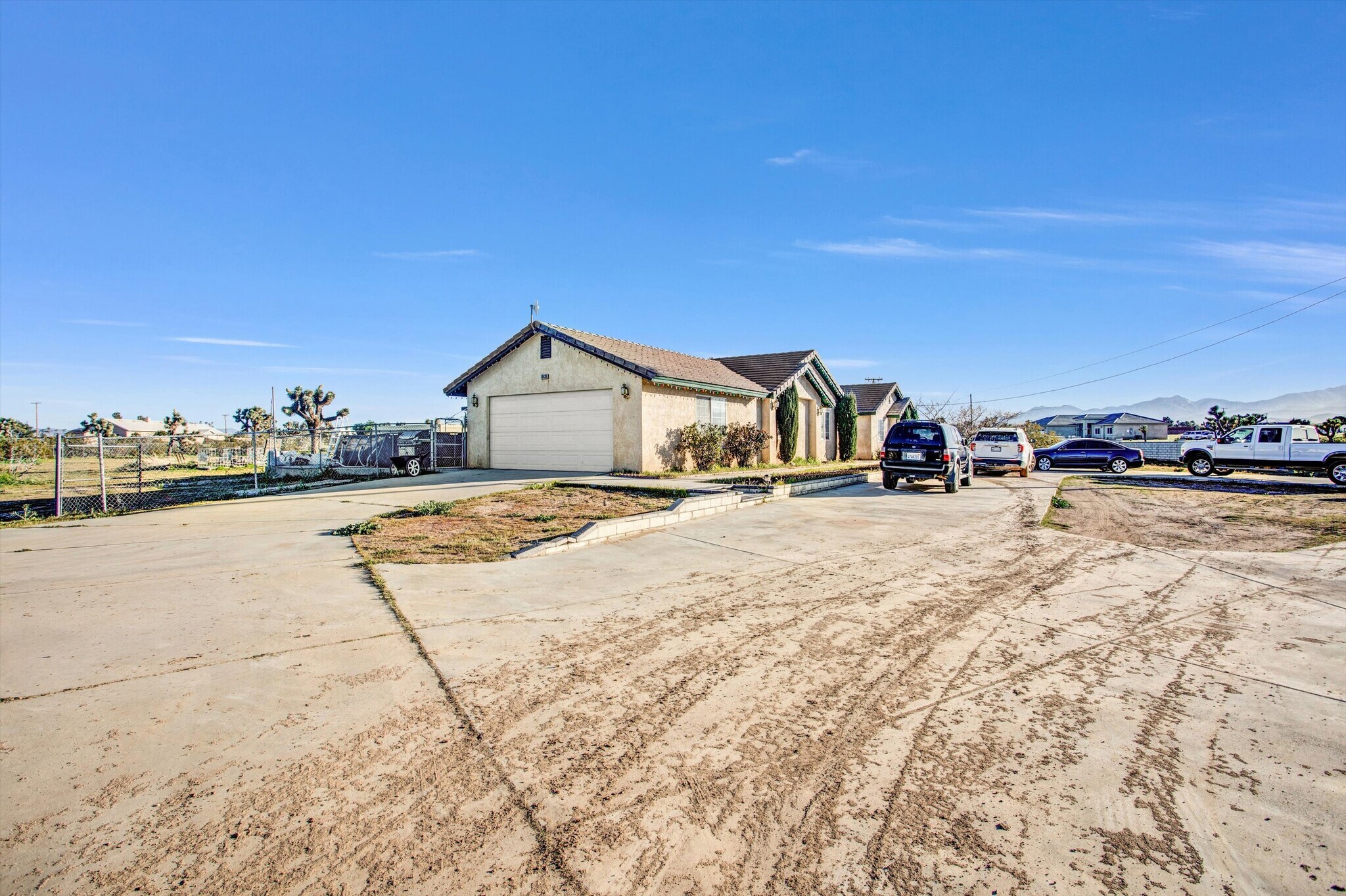 10439 Mesa St, Oak Hills, CA à vendre Photo principale- Image 1 de 42