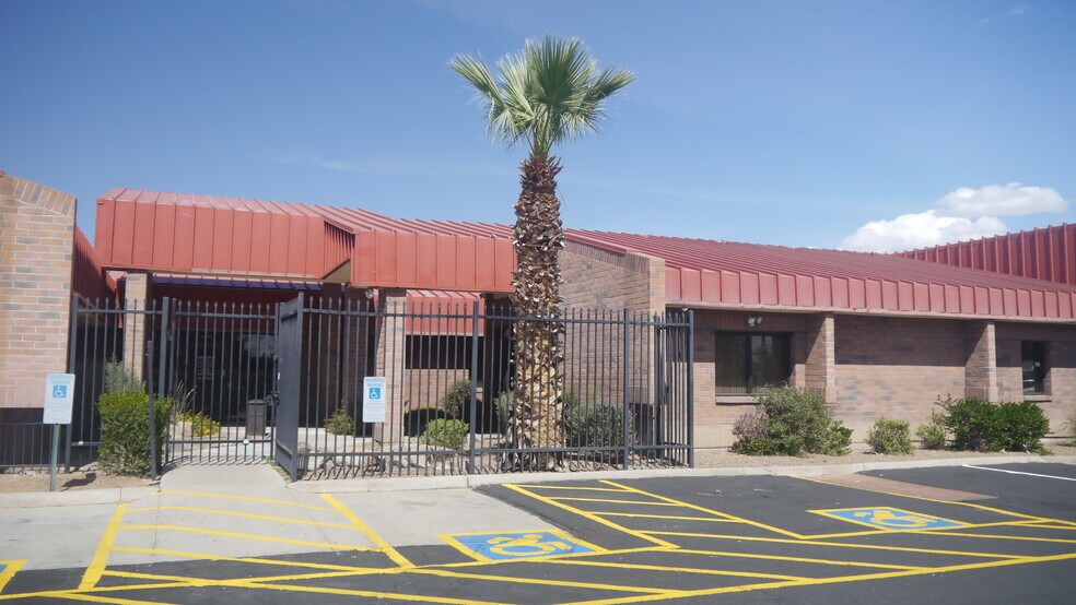 8618 N 35th Ave, Phoenix, AZ à louer - Photo du bâtiment - Image 2 de 4