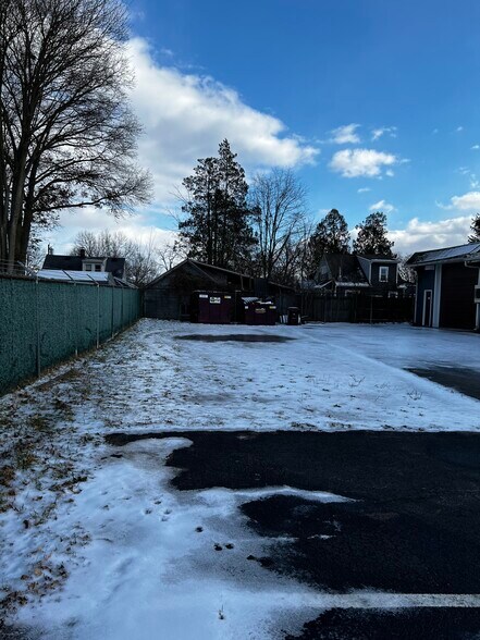 85 Excelsior Ave, Middletown, NY à louer - Photo du bâtiment - Image 2 de 18