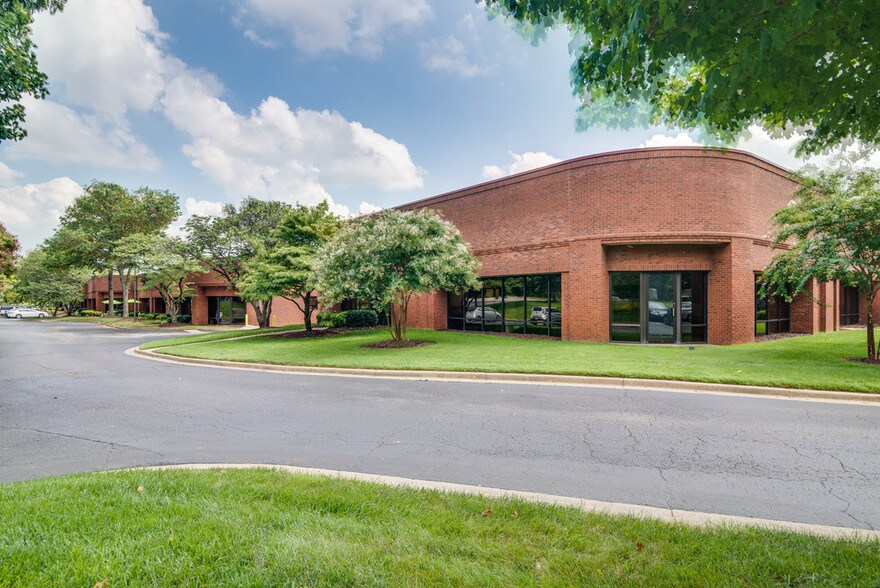 624 Grassmere Park, Nashville, TN à louer - Photo du bâtiment - Image 3 de 5