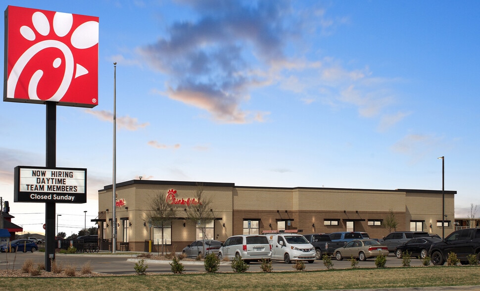 201 E Tamarack Rd, Altus, OK for sale - Building Photo - Image 2 of 4