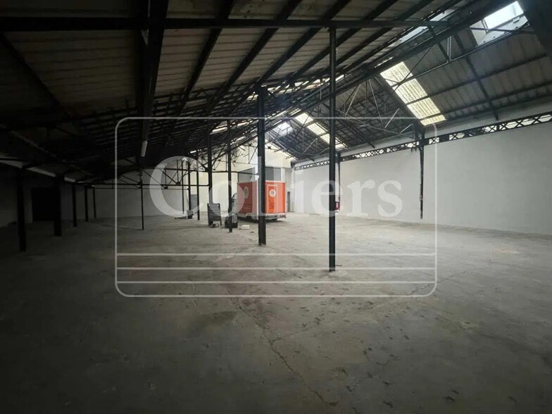 Flex in Marseille for lease - Interior Photo - Image 3 of 9