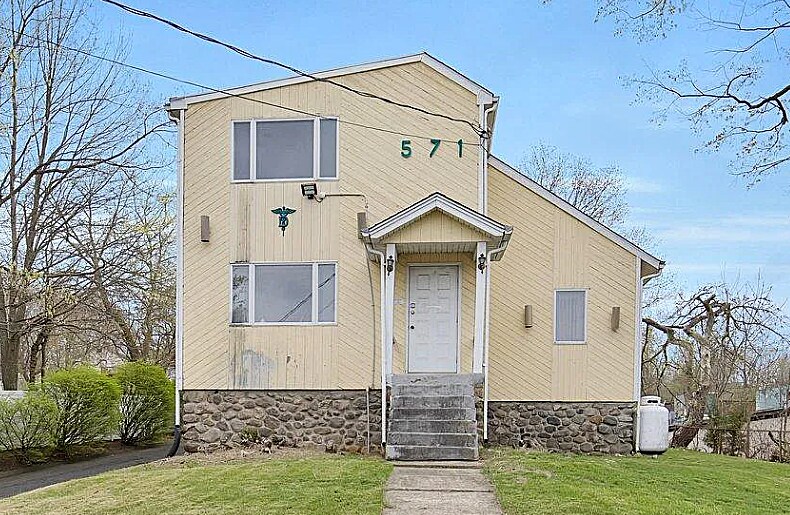 571 Wolcott St, Waterbury, CT à louer Photo principale- Image 1 de 6