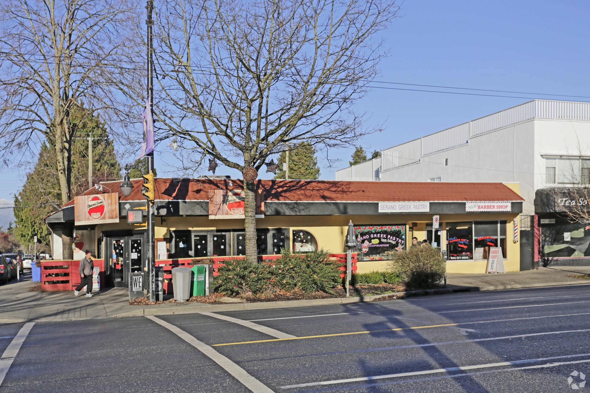 3185 Broadway W, Vancouver, BC à louer Photo du bâtiment- Image 1 de 7