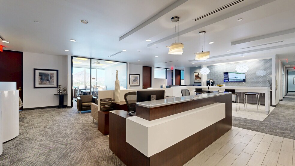 2415 E Camelback Rd, Phoenix, AZ à louer - Numérisation 3D de Matterport - Image 2 de 43