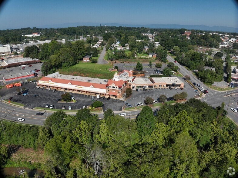 200-208 W Fleming Dr, Morganton, NC for lease - Matterport Community - Image 2 of 32
