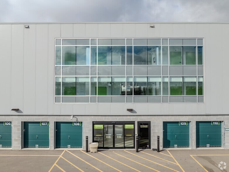 4 Auction Ln, Brampton, ON for sale - Building Photo - Image 3 of 4