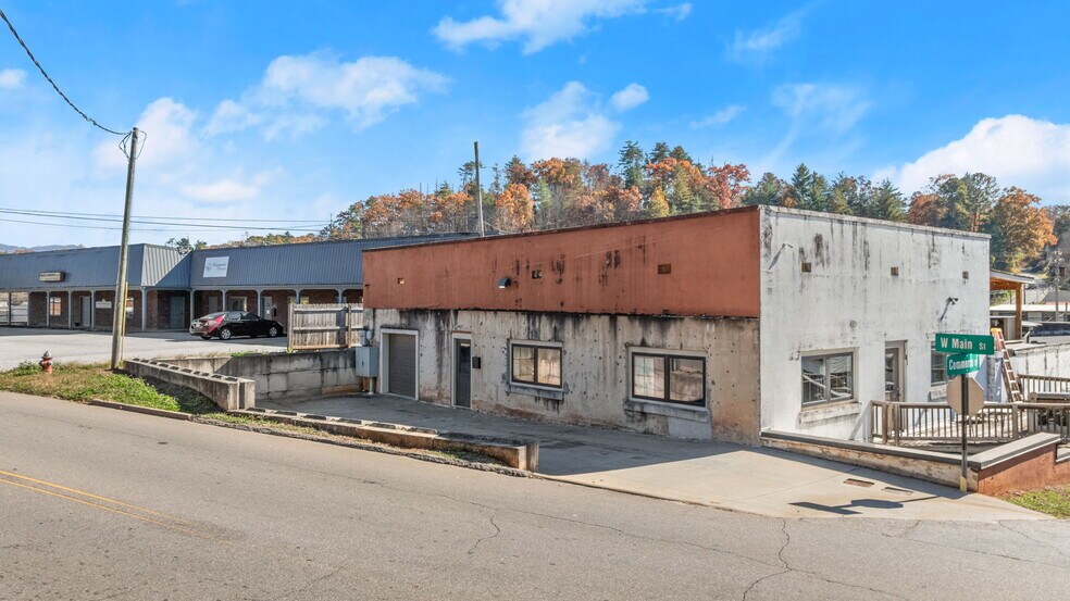 24 Commerce St, Franklin, NC à vendre - Photo du bâtiment - Image 3 de 47