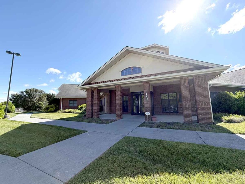 129 Boone Ridge Dr, Johnson City, TN for lease - Building Photo - Image 2 of 5