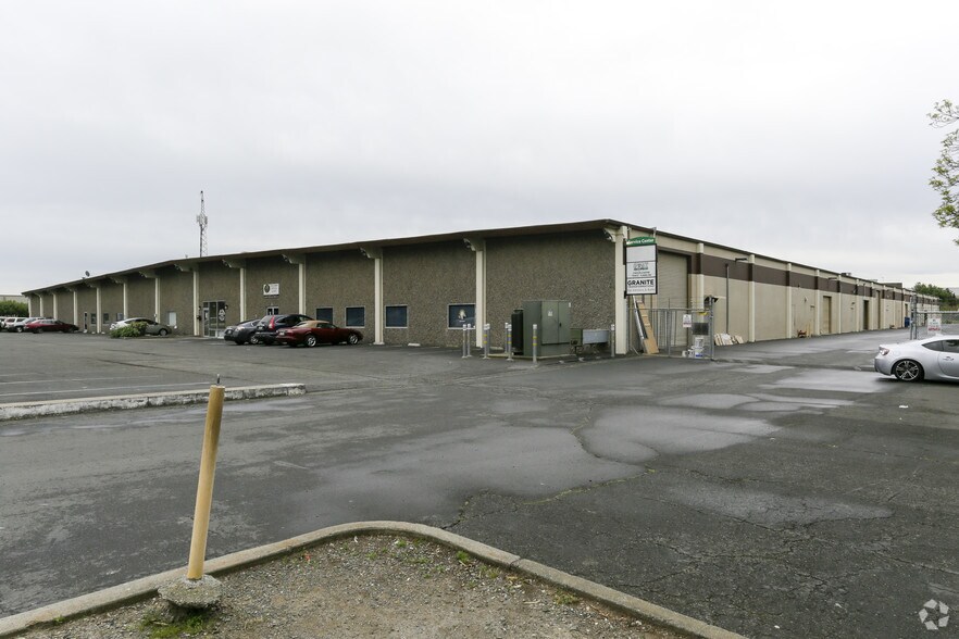 1891 Woolner Ave, Fairfield, CA à louer - Photo du bâtiment - Image 1 de 4