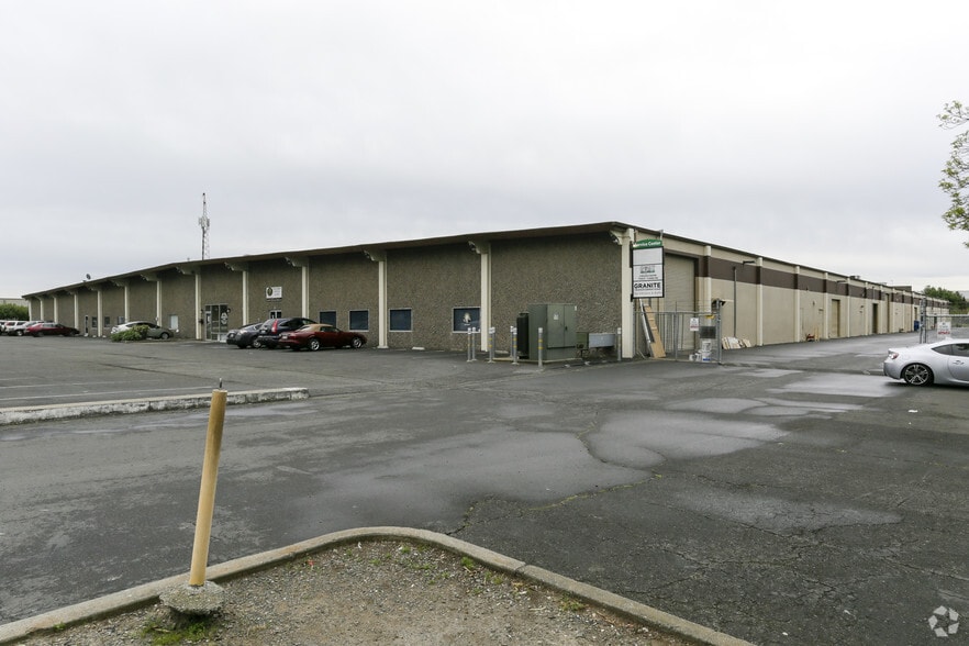 1891 Woolner Ave, Fairfield, CA à louer - Photo du bâtiment - Image 1 de 4