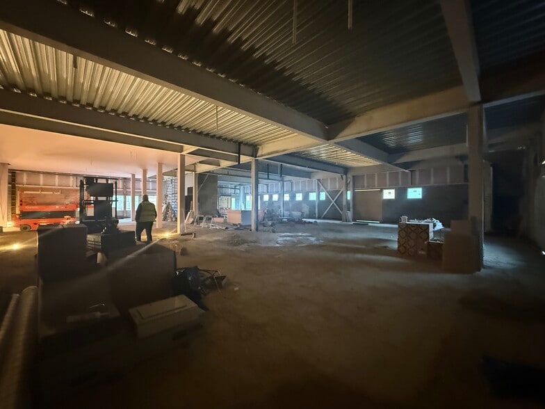 8-9 Station Clos, Potters Bar for sale - Building Photo - Image 3 of 7