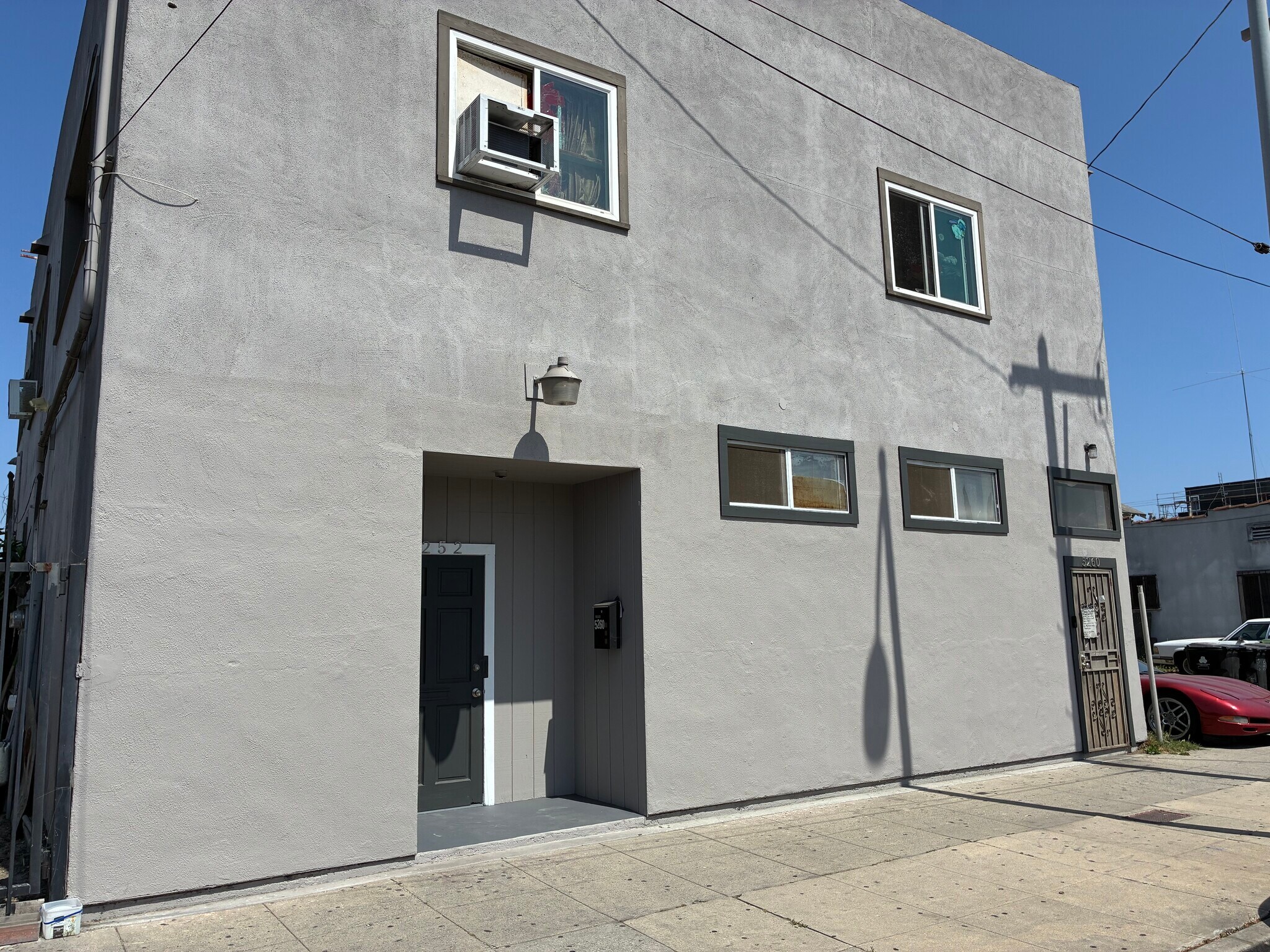 5252 S Hoover St, Los Angeles, CA à louer Photo du bâtiment- Image 1 de 13