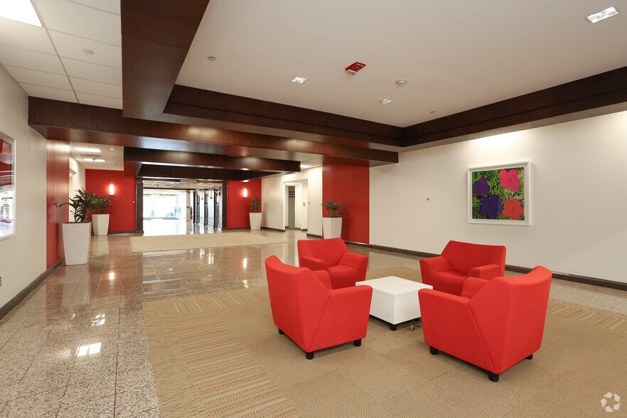 175 Capital Blvd, Rocky Hill, CT à louer - Hall d’entrée - Image 3 de 13