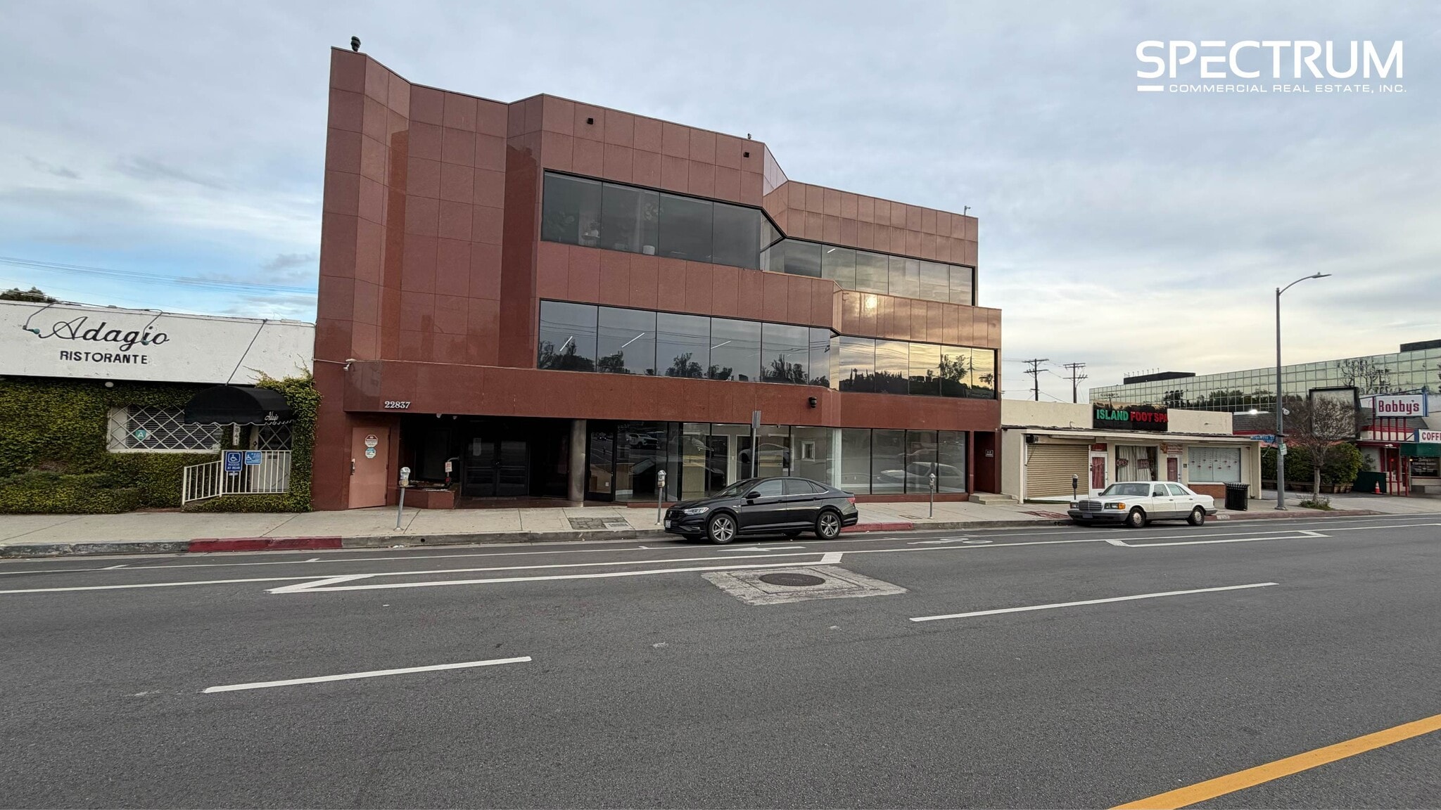 22837 Ventura Blvd, Woodland Hills, CA for lease Primary Photo- Image 1 of 15