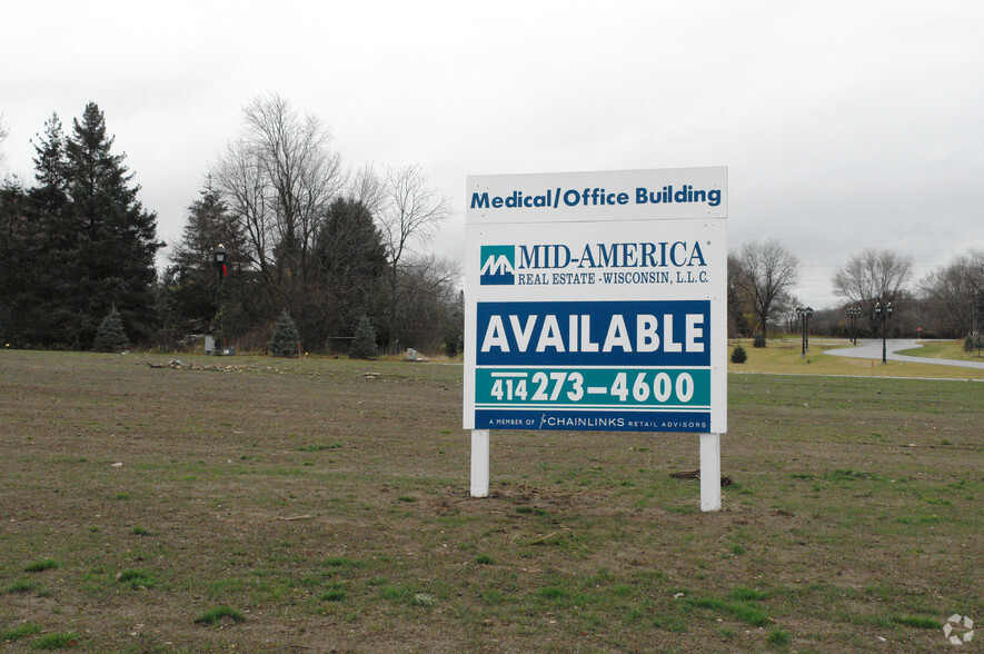 SWC Hwy 16 & Hwy 83, Hartland, WI for sale - Building Photo - Image 2 of 2